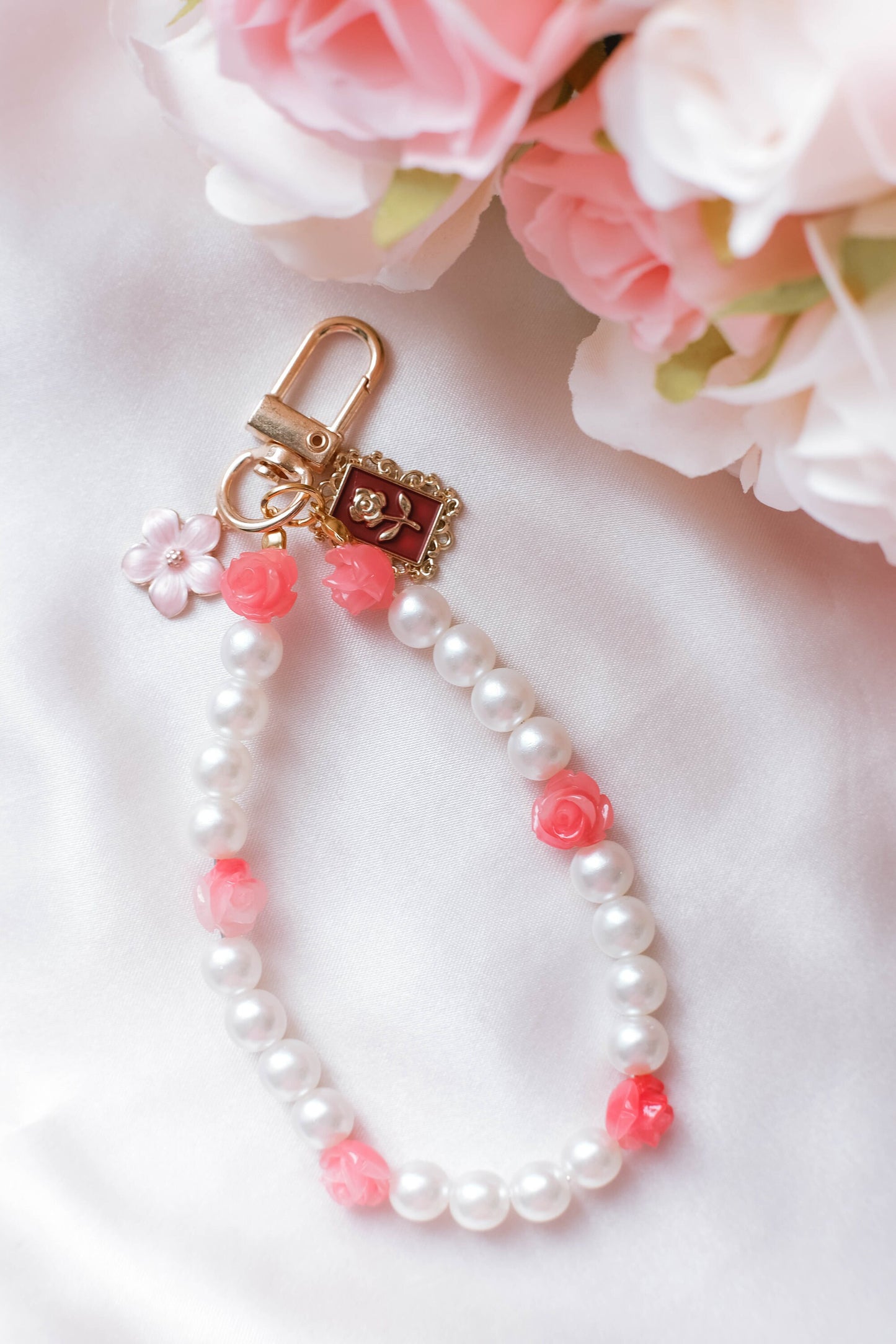 Pearl Keychain Elegant Rose Wristlet For Women Purse Accessory For Her Gift Idea for BFF Aesthetic Keychain For Women Luxury Keychain