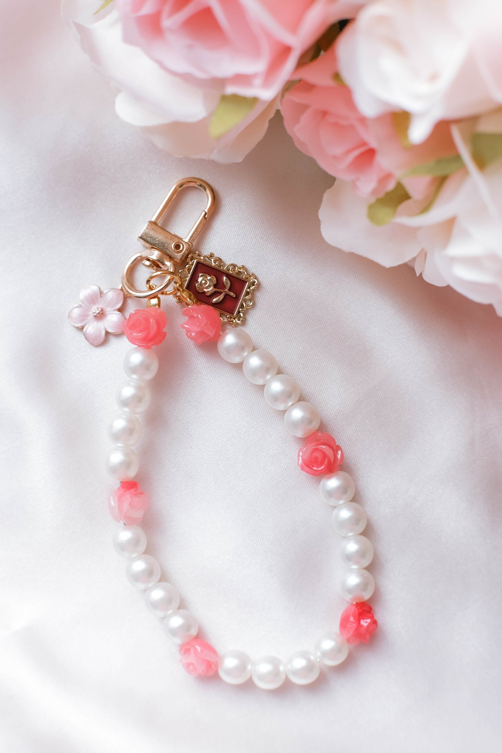 Pearl Keychain Elegant Rose Wristlet For Women Purse Accessory For Her Gift Idea for BFF Aesthetic Keychain For Women Luxury Keychain