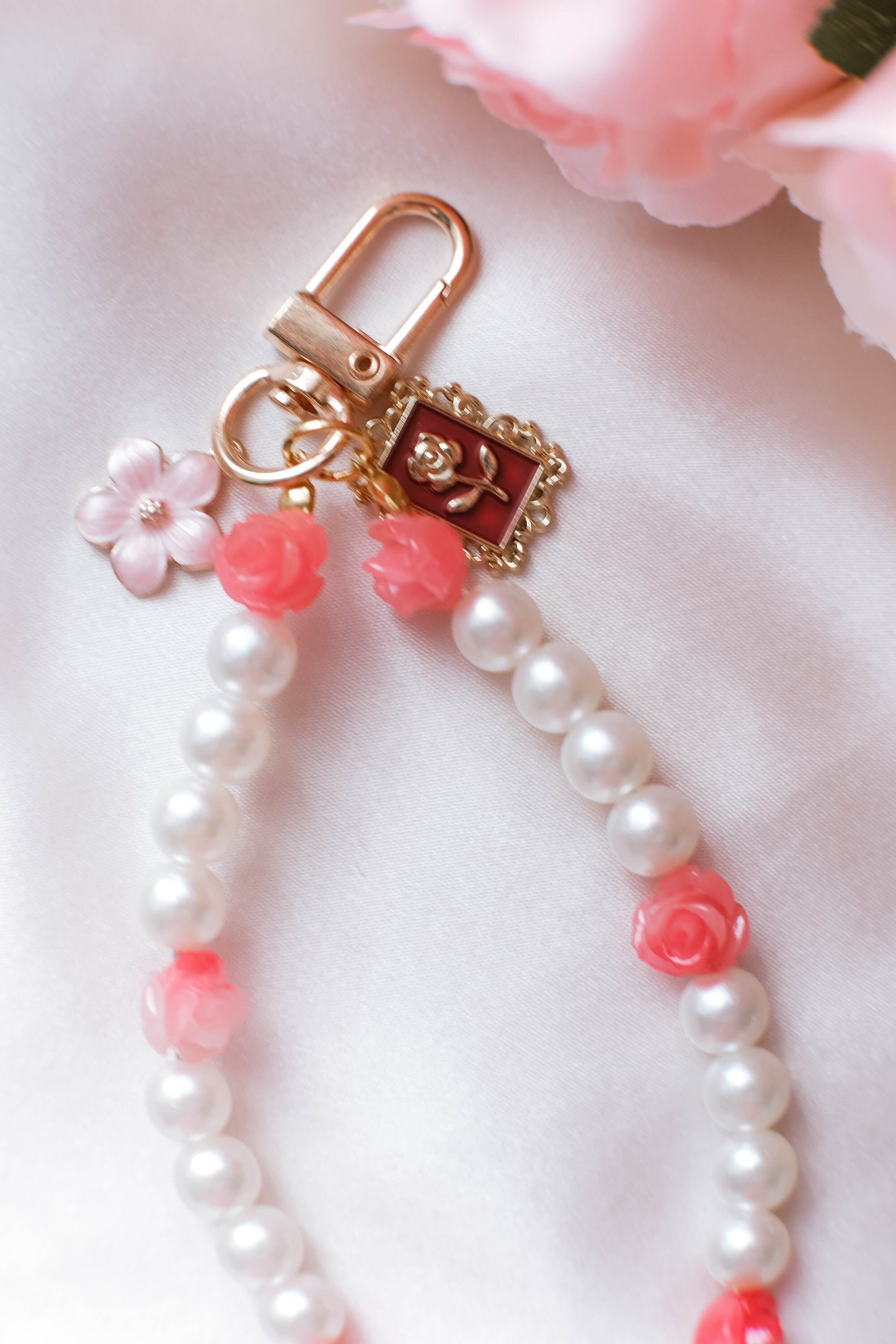 Pearl Keychain Elegant Rose Wristlet For Women Purse Accessory For Her Gift Idea for BFF Aesthetic Keychain For Women Luxury Keychain