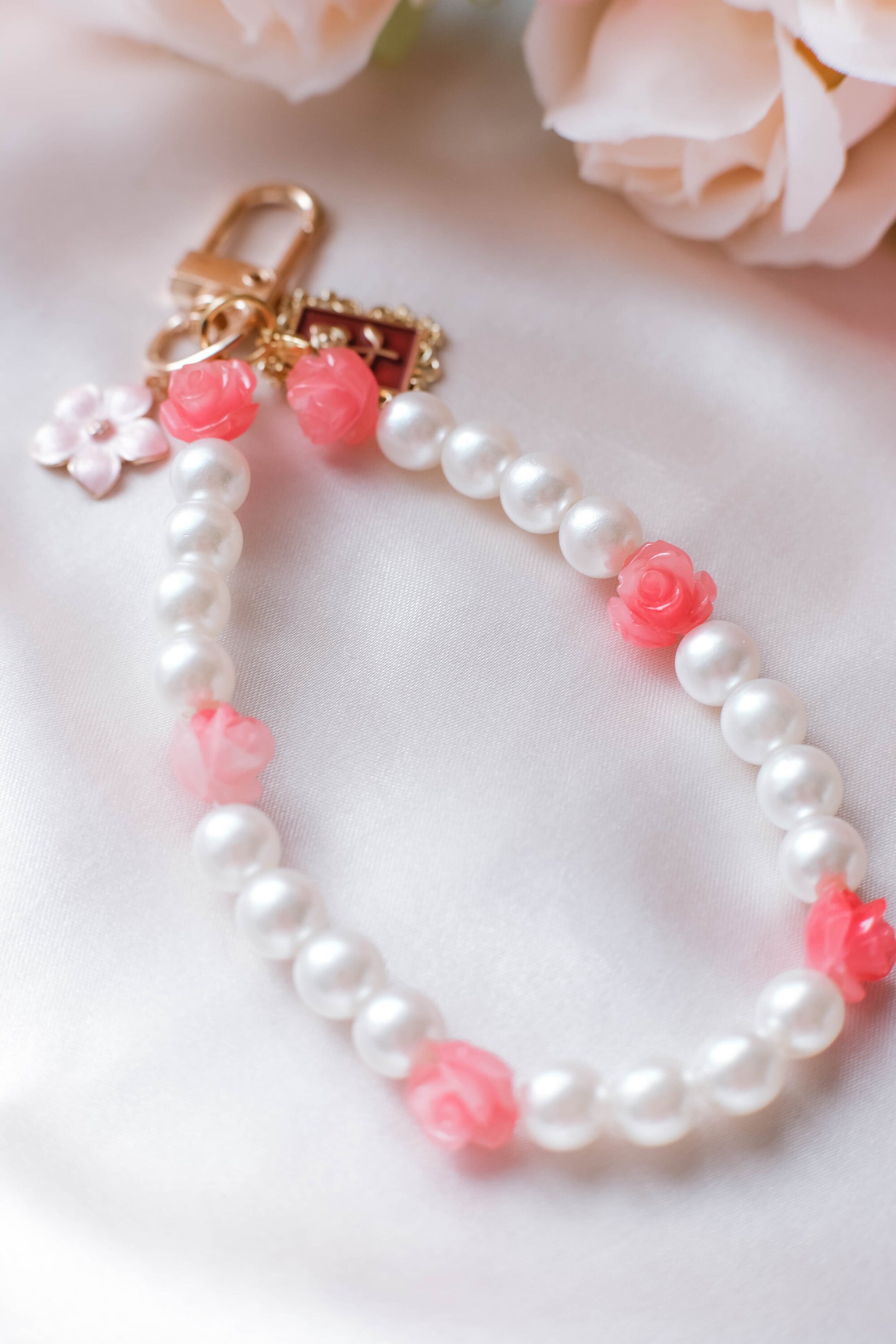 Pearl Keychain Elegant Rose Wristlet For Women Purse Accessory For Her Gift Idea for BFF Aesthetic Keychain For Women Luxury Keychain