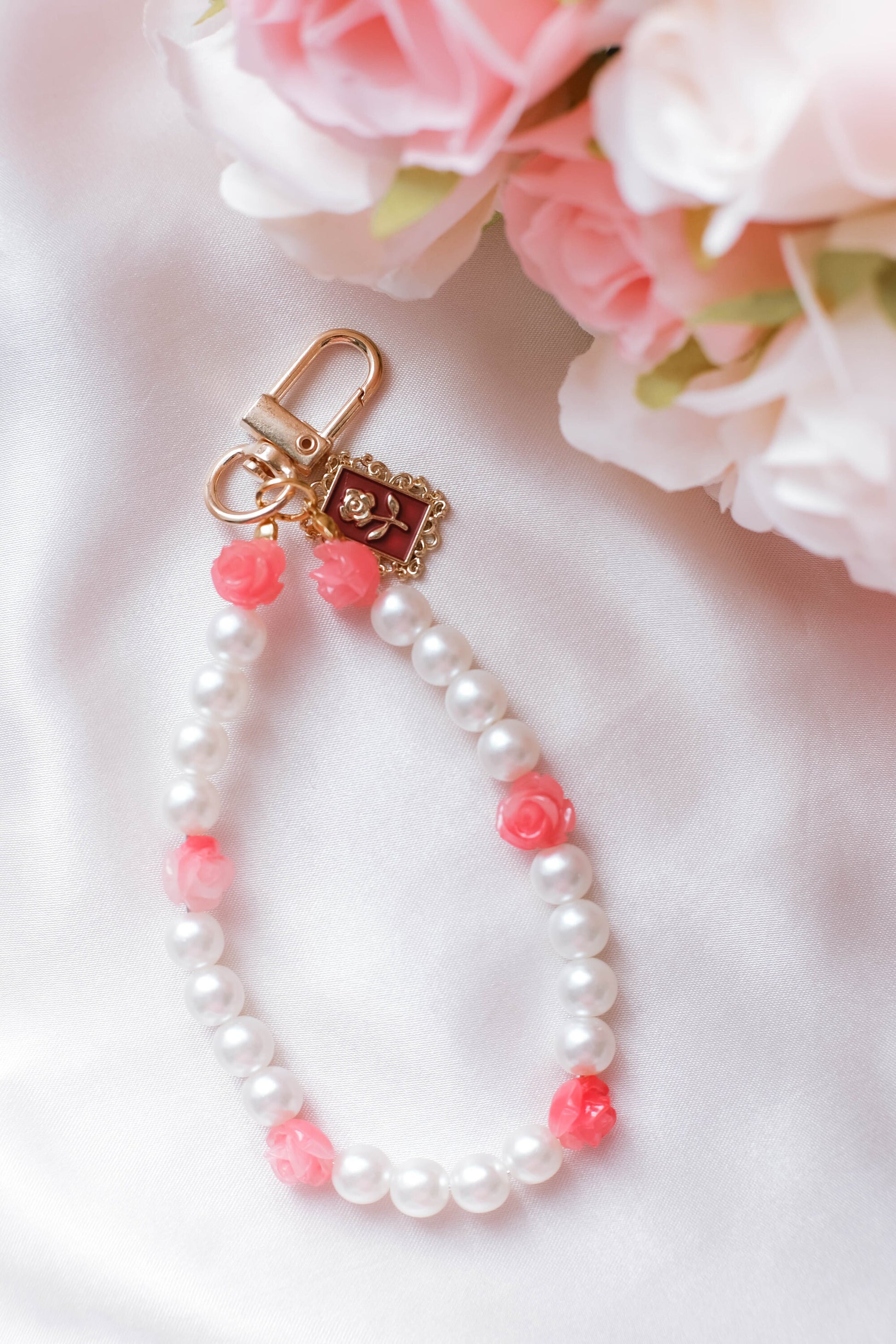 Pearl Keychain Elegant Rose Wristlet For Women Purse Accessory For Her Gift Idea for BFF Aesthetic Keychain For Women Luxury Keychain