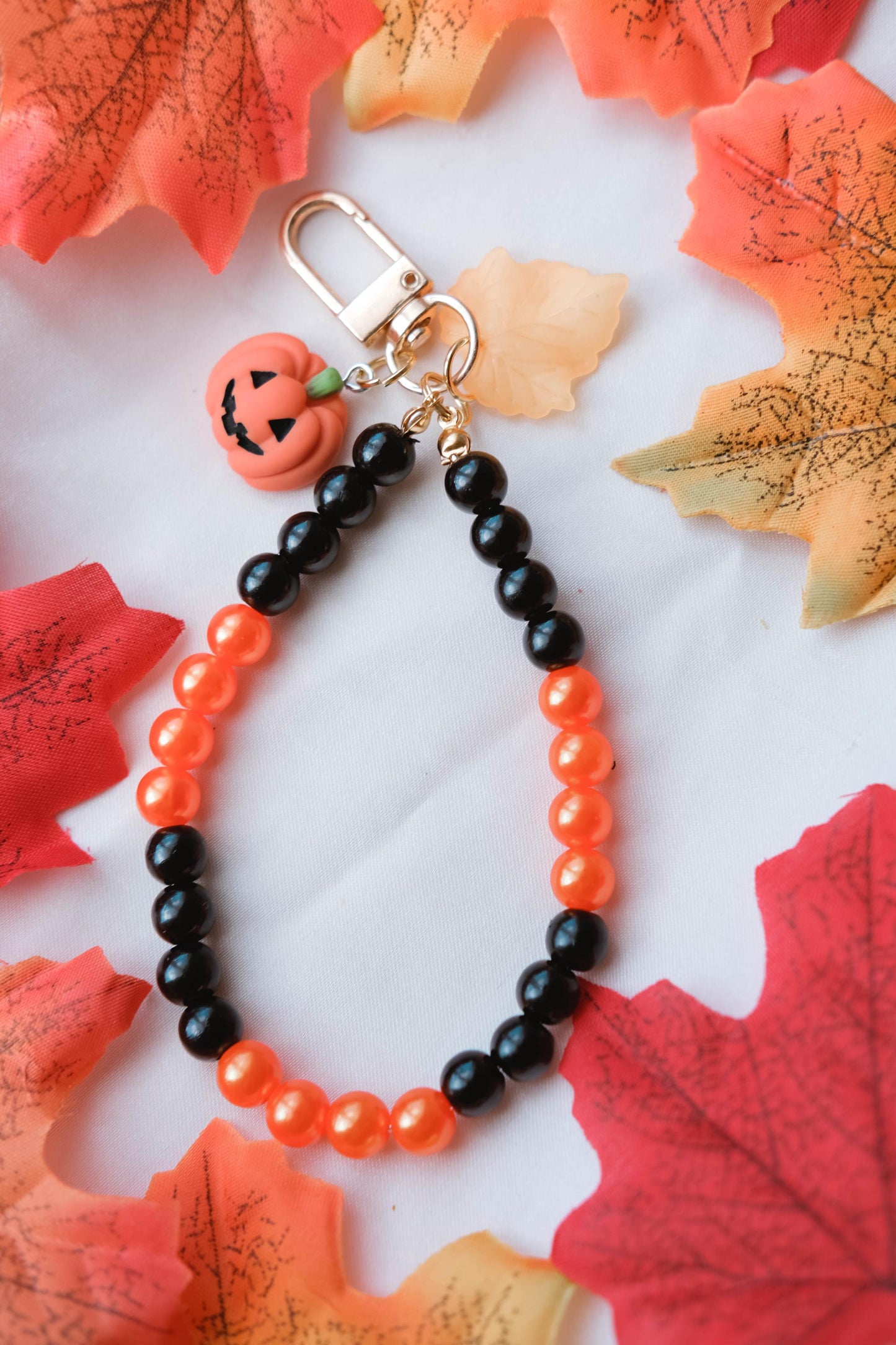 Pumpkin Pearl Keychain Wristlet For Women Purse Accessory For Her Gift Idea for BFF Aesthetic Women Keychain Luxury Charm Halloween Keychain