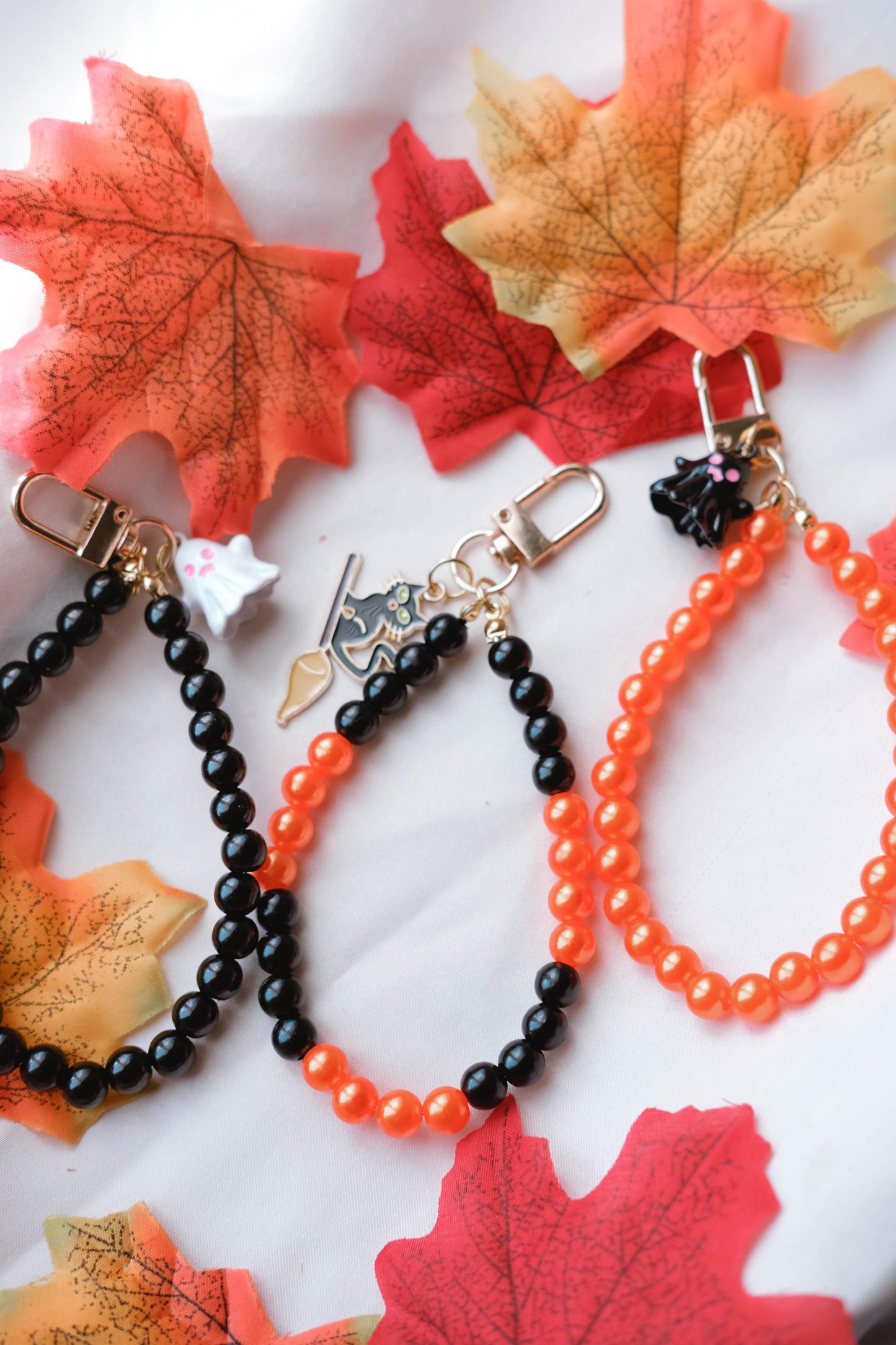 Ghostly Pearl Keychain Wristlet For Women Purse Accessory For Her Gift Idea for BFF Aesthetic Women Keychain Luxury Charm Halloween Keychain