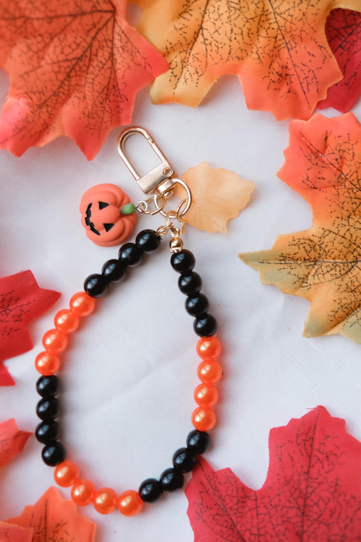 Pumpkin Pearl Keychain Wristlet For Women Purse Accessory For Her Gift Idea for BFF Aesthetic Women Keychain Luxury Charm Halloween Keychain