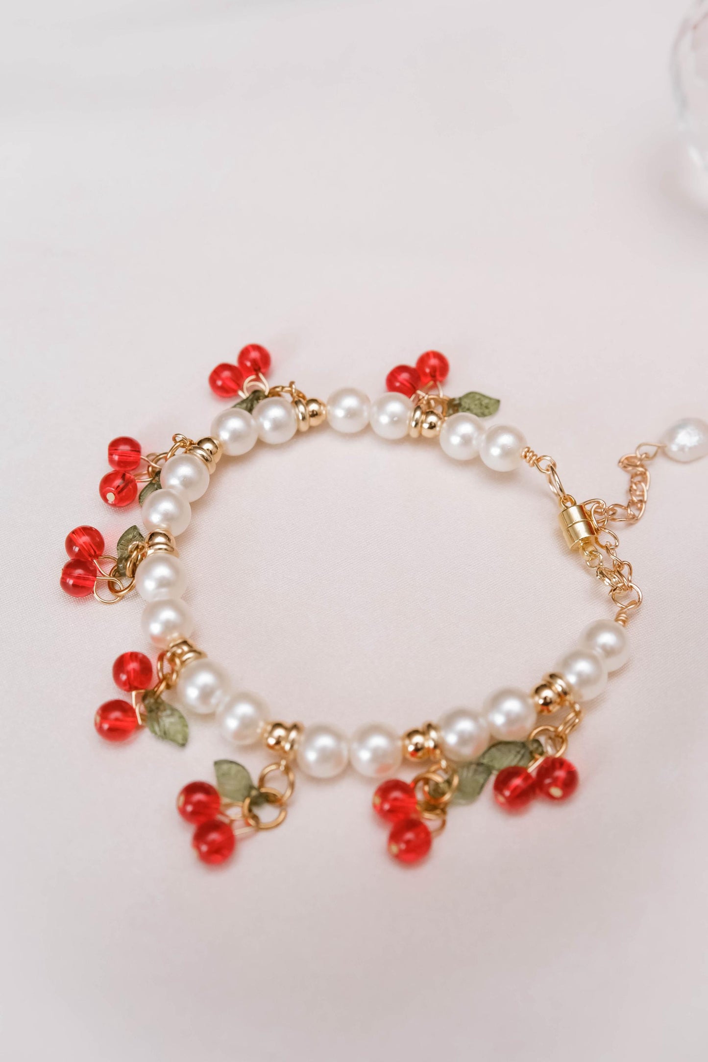 Cherry Pearl Bracelet, Handmade Charm Bracelet, Glass Bead Jewelry, Pearl Bracelet, Coquette Aesthetic, Jewelry Gift for Her, Pearl Bracelet