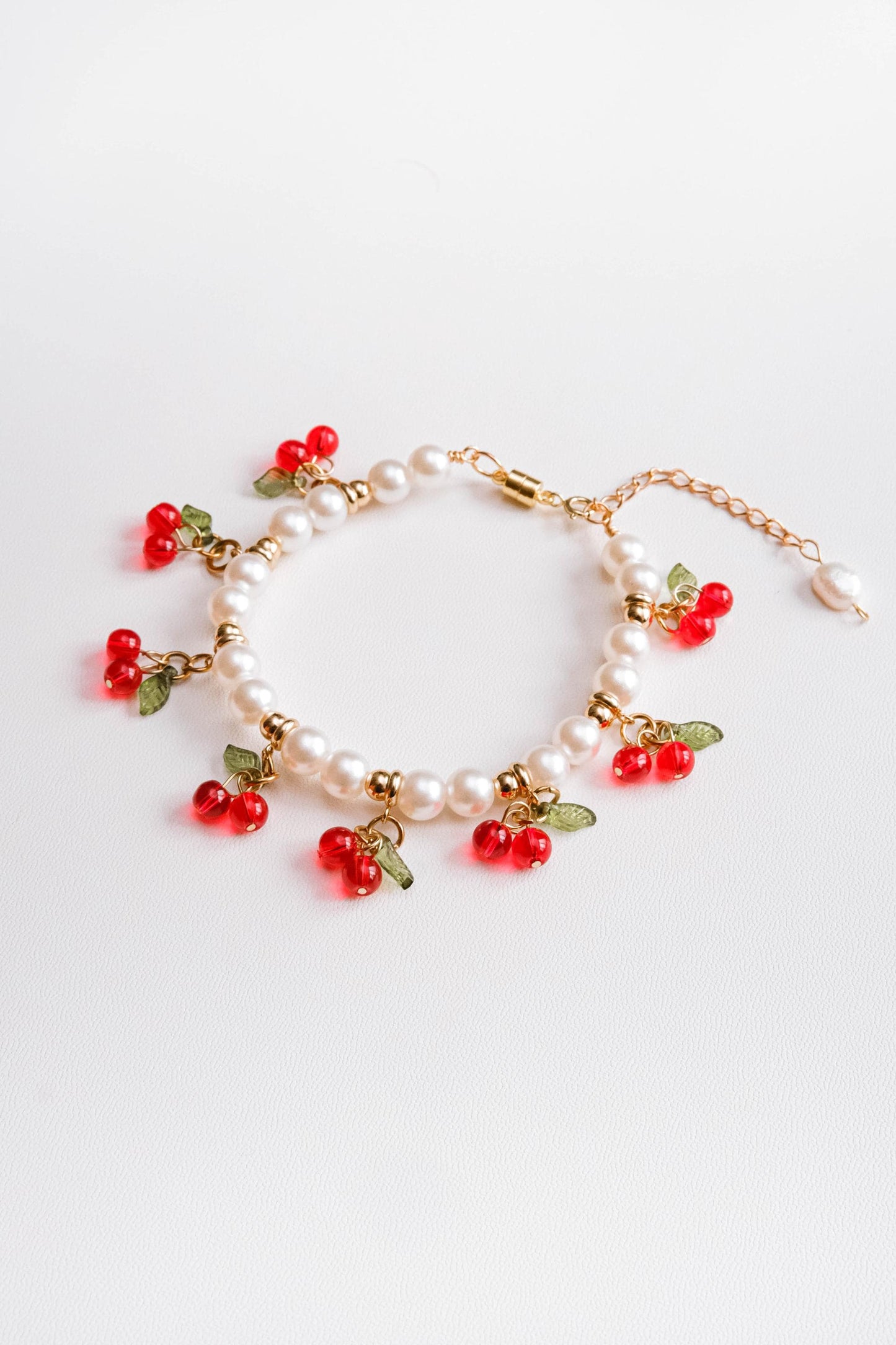 Cherry Pearl Bracelet, Handmade Charm Bracelet, Glass Bead Jewelry, Pearl Bracelet, Coquette Aesthetic, Jewelry Gift for Her, Pearl Bracelet