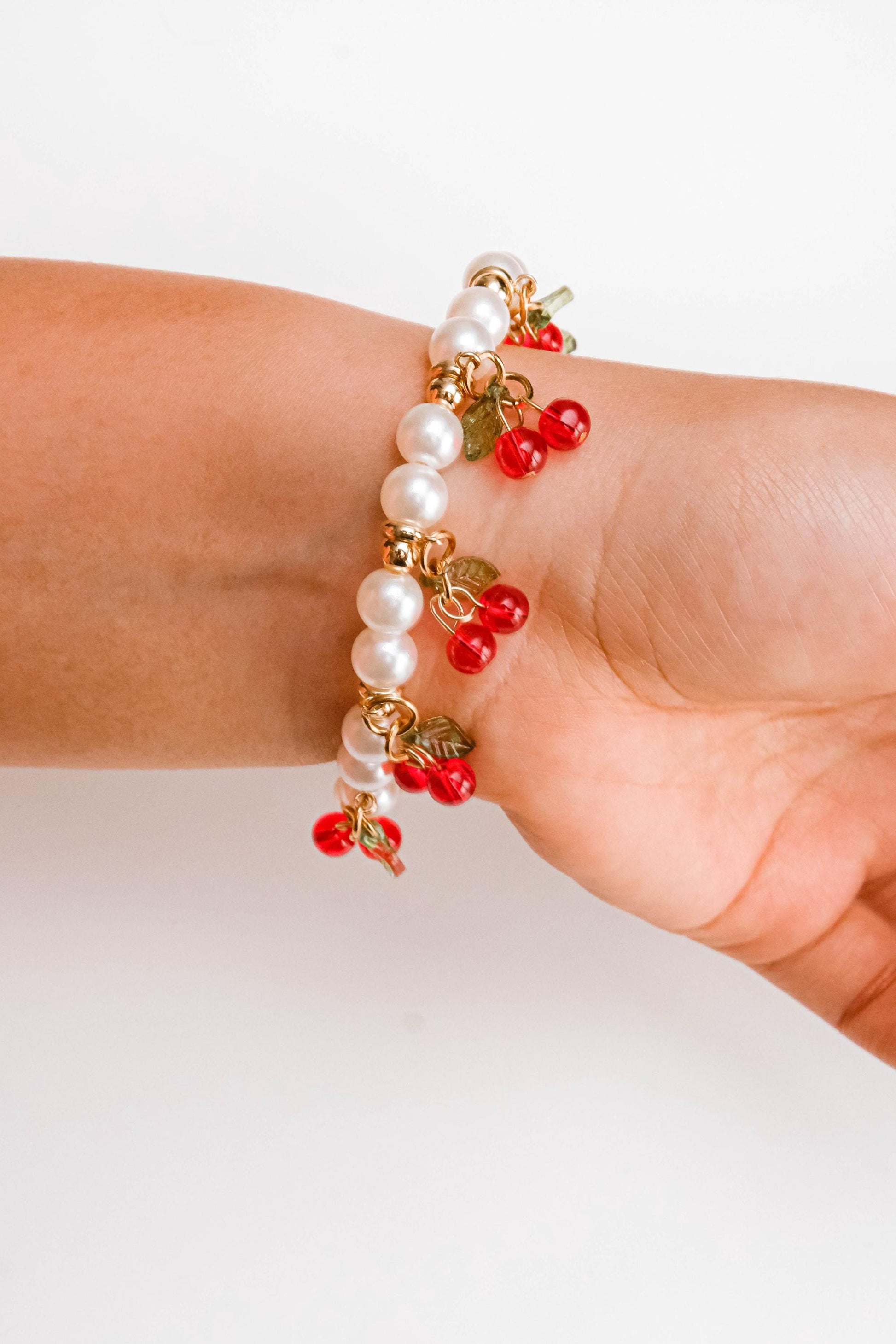 Cherry Pearl Bracelet, Handmade Charm Bracelet, Glass Bead Jewelry, Pearl Bracelet, Coquette Aesthetic, Jewelry Gift for Her, Pearl Bracelet