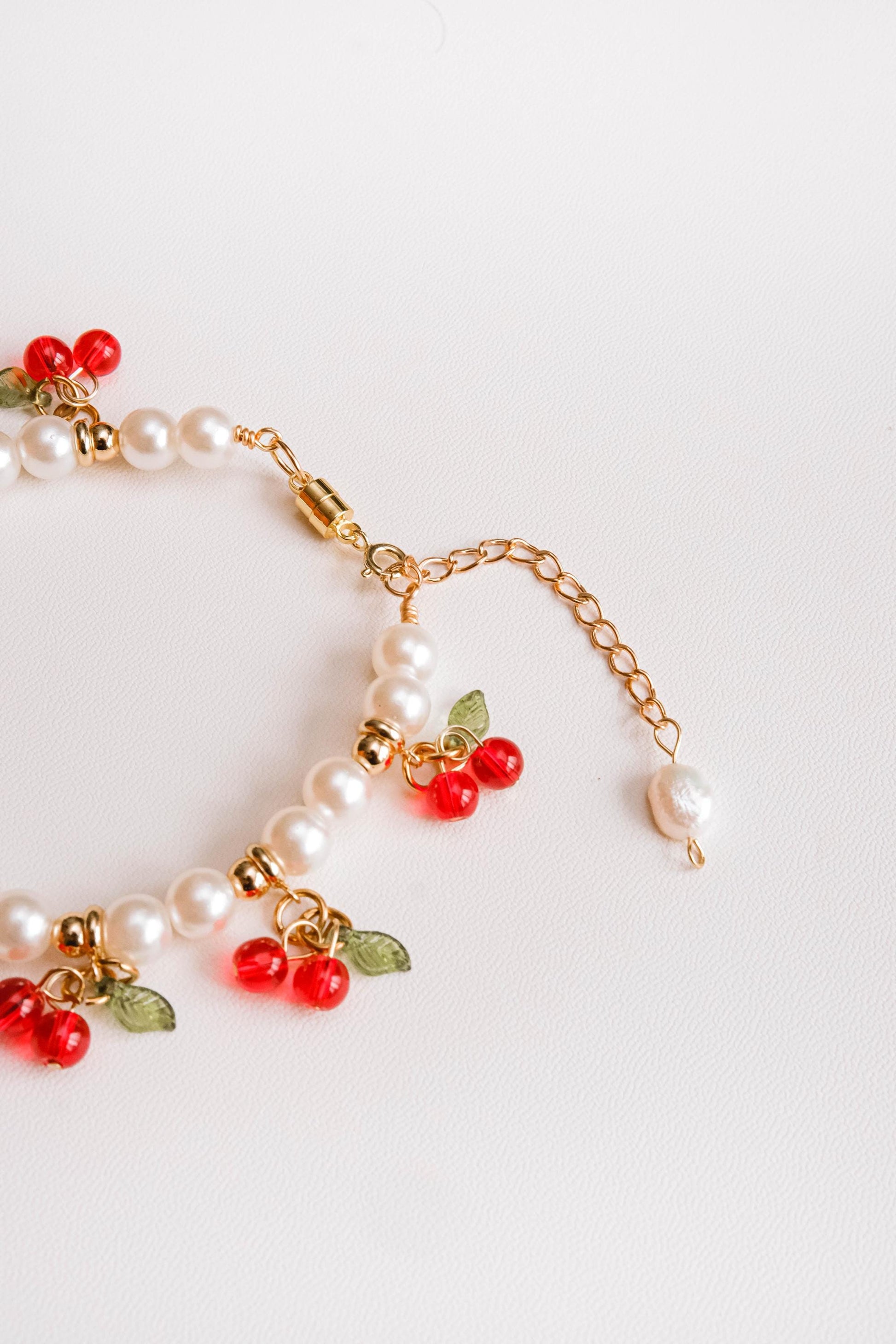 Cherry Pearl Bracelet, Handmade Charm Bracelet, Glass Bead Jewelry, Pearl Bracelet, Coquette Aesthetic, Jewelry Gift for Her, Pearl Bracelet