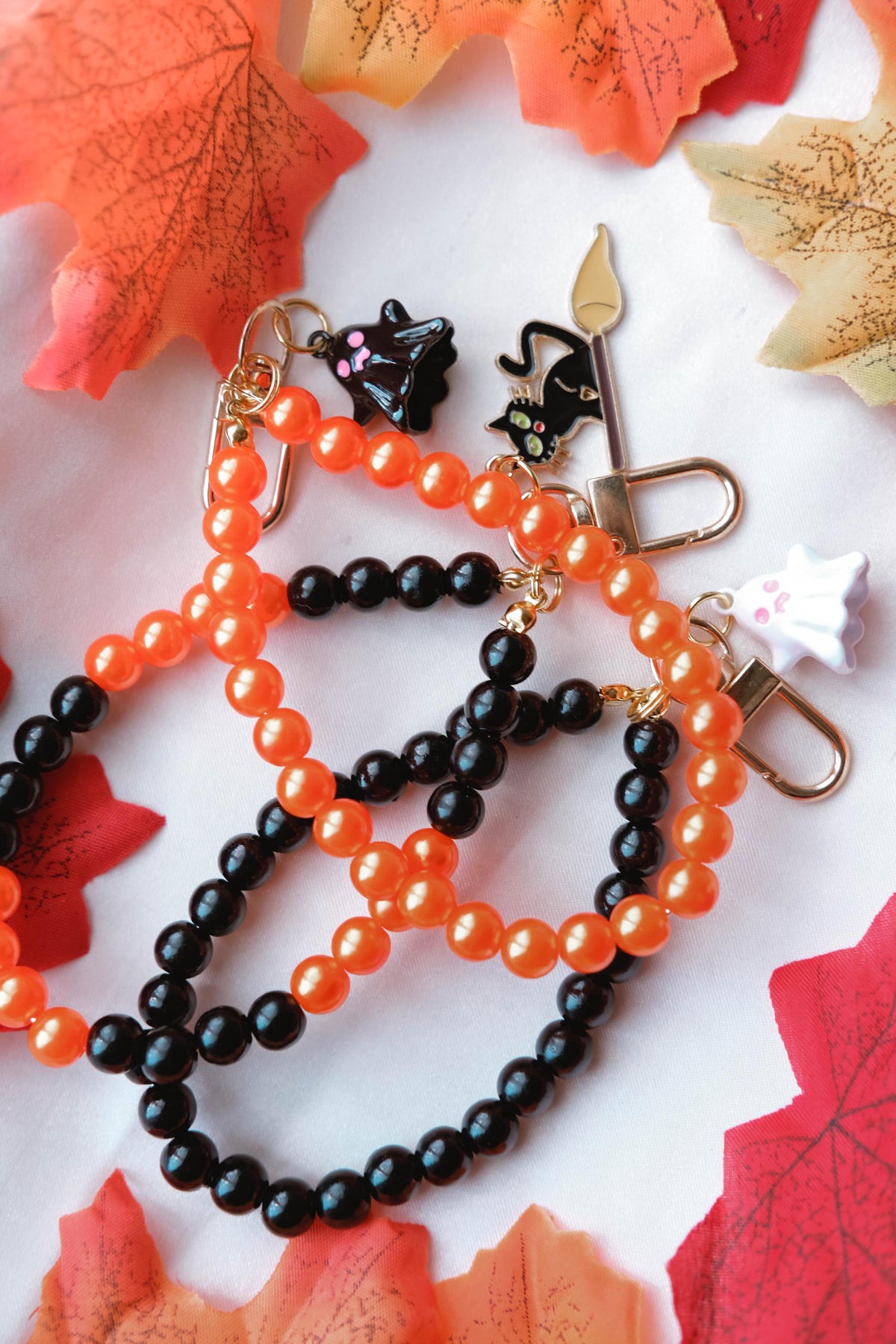 Pumpkin Pearl Keychain Wristlet For Women Purse Accessory For Her Gift Idea for BFF Aesthetic Women Keychain Luxury Charm Halloween Keychain