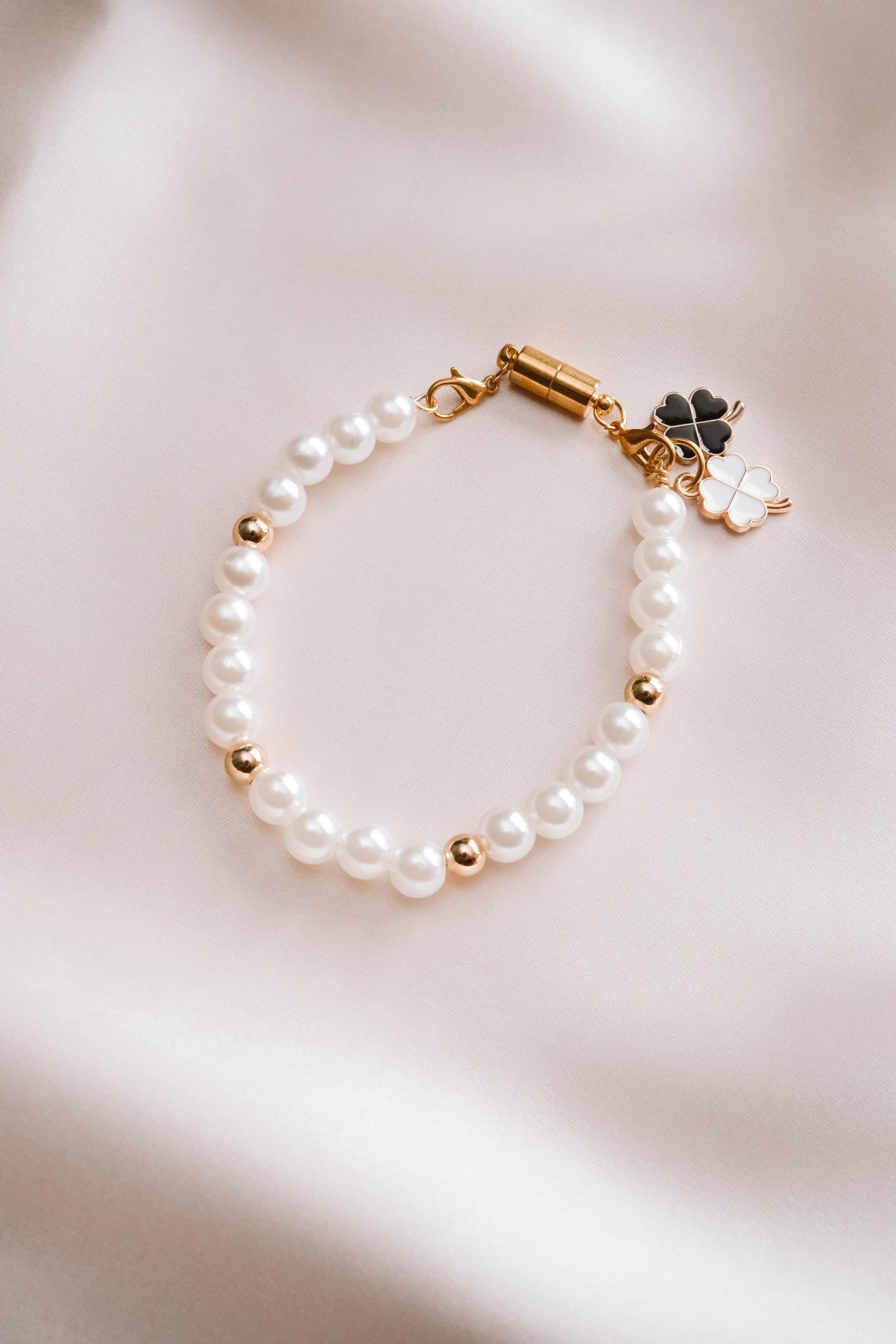 Elegant Pearl and Ribbon Keychain Wristlet For Women Purse Accessory For Her Gift Idea for BFF Aesthetic Jewelry For Women Luxury Bracelet